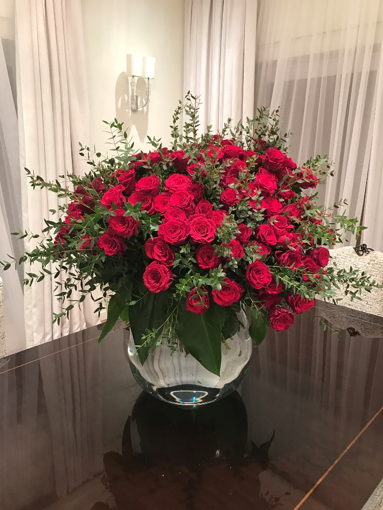Luxury Roses & Eucalyptus with vase - Flowers Oman - Flowers & Gifts in ...